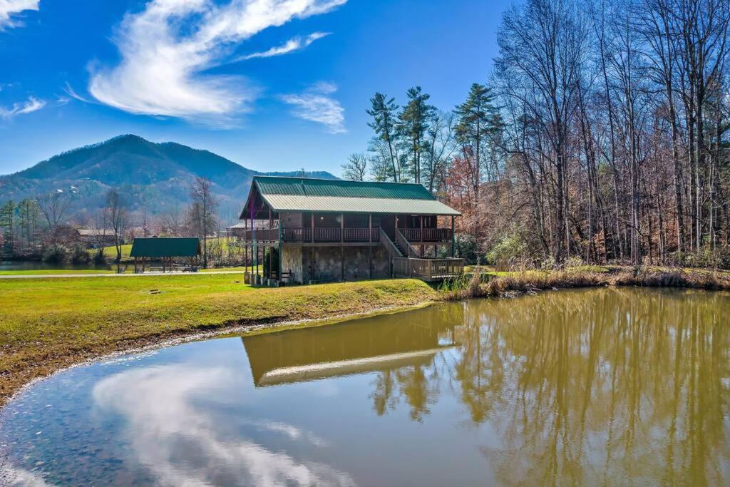 Spectacular Mtns Views With Private Hot Tub With Pool Table And Private Pond Villa เซอเวียร์วีล ภายนอก รูปภาพ