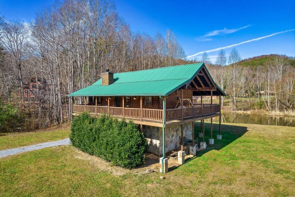 Spectacular Mtns Views With Private Hot Tub With Pool Table And Private Pond Villa เซอเวียร์วีล ภายนอก รูปภาพ