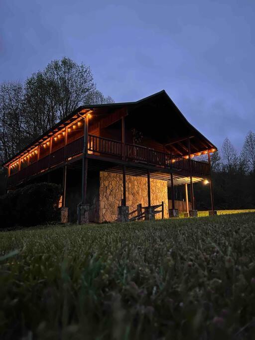 Spectacular Mtns Views With Private Hot Tub With Pool Table And Private Pond Villa เซอเวียร์วีล ภายนอก รูปภาพ