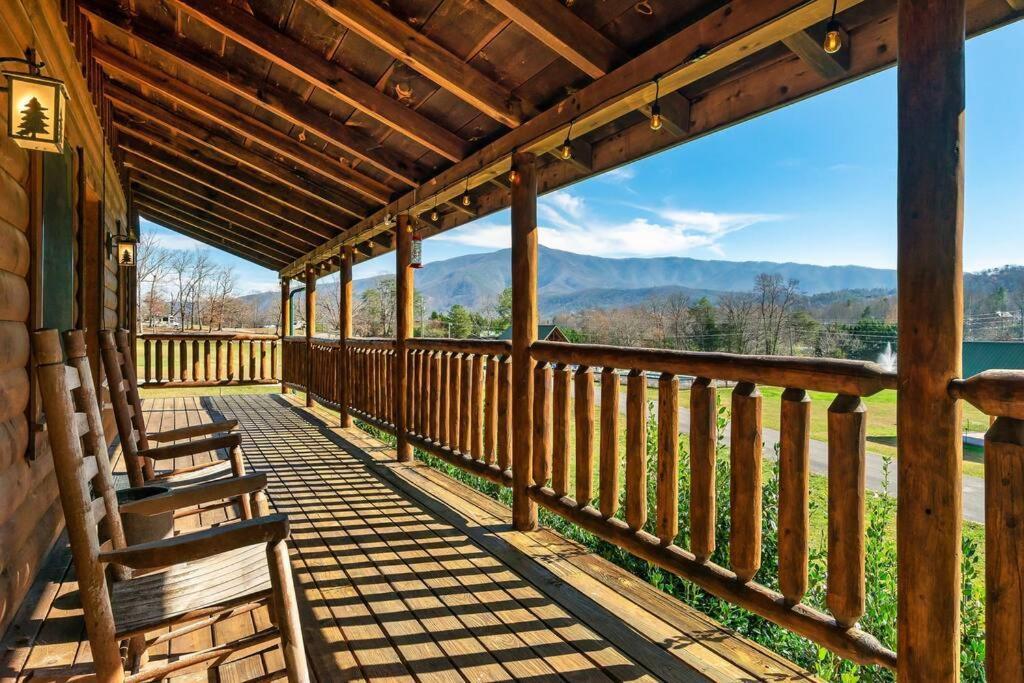 Spectacular Mtns Views With Private Hot Tub With Pool Table And Private Pond Villa เซอเวียร์วีล ภายนอก รูปภาพ