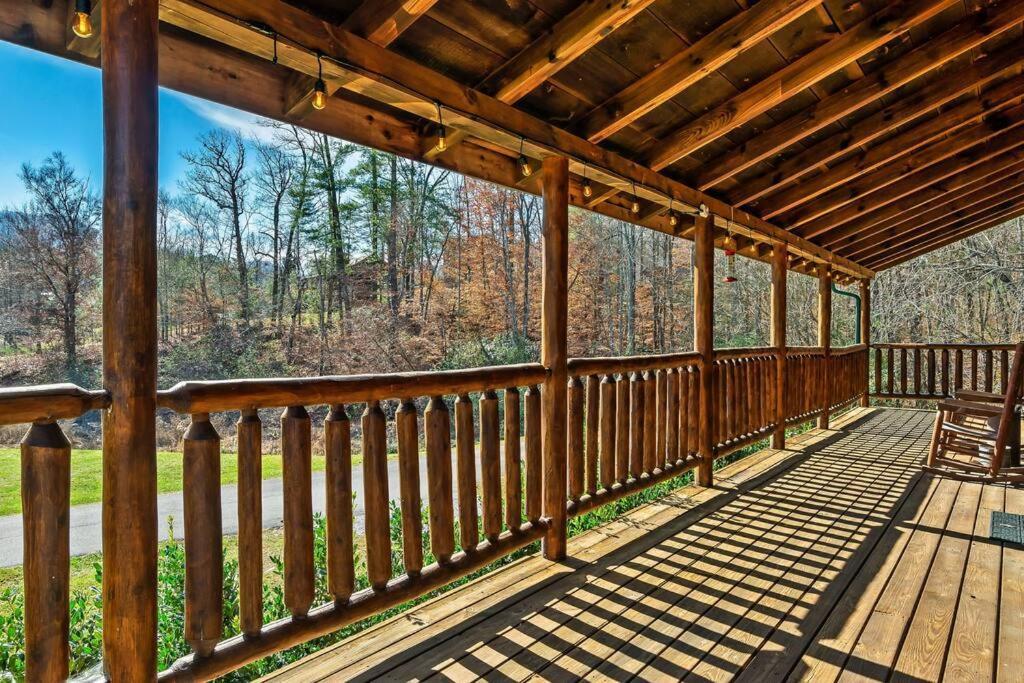 Spectacular Mtns Views With Private Hot Tub With Pool Table And Private Pond Villa เซอเวียร์วีล ภายนอก รูปภาพ