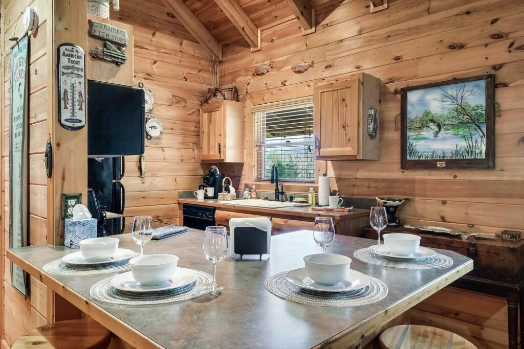 Spectacular Mtns Views With Private Hot Tub With Pool Table And Private Pond Villa เซอเวียร์วีล ภายนอก รูปภาพ
