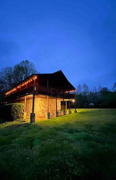 Spectacular Mtns Views With Private Hot Tub With Pool Table And Private Pond Villa เซอเวียร์วีล ภายนอก รูปภาพ